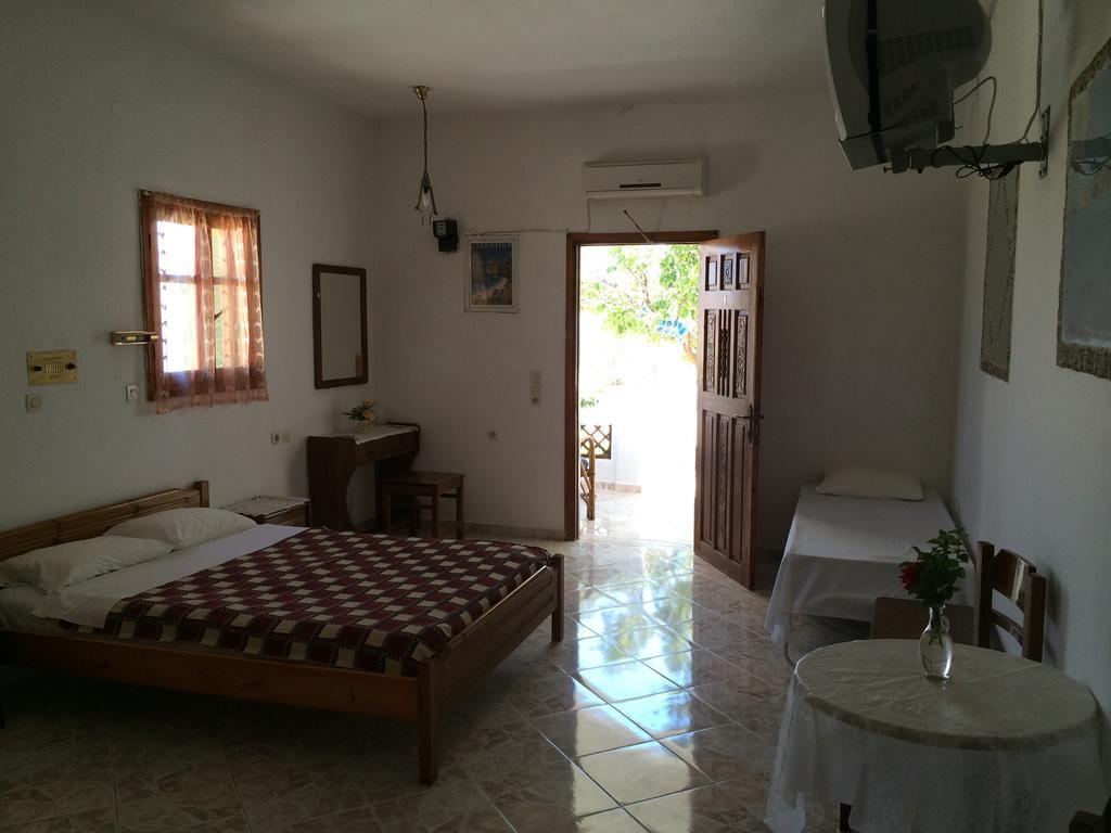 Mihalis Studios Lakki  Bilik gambar