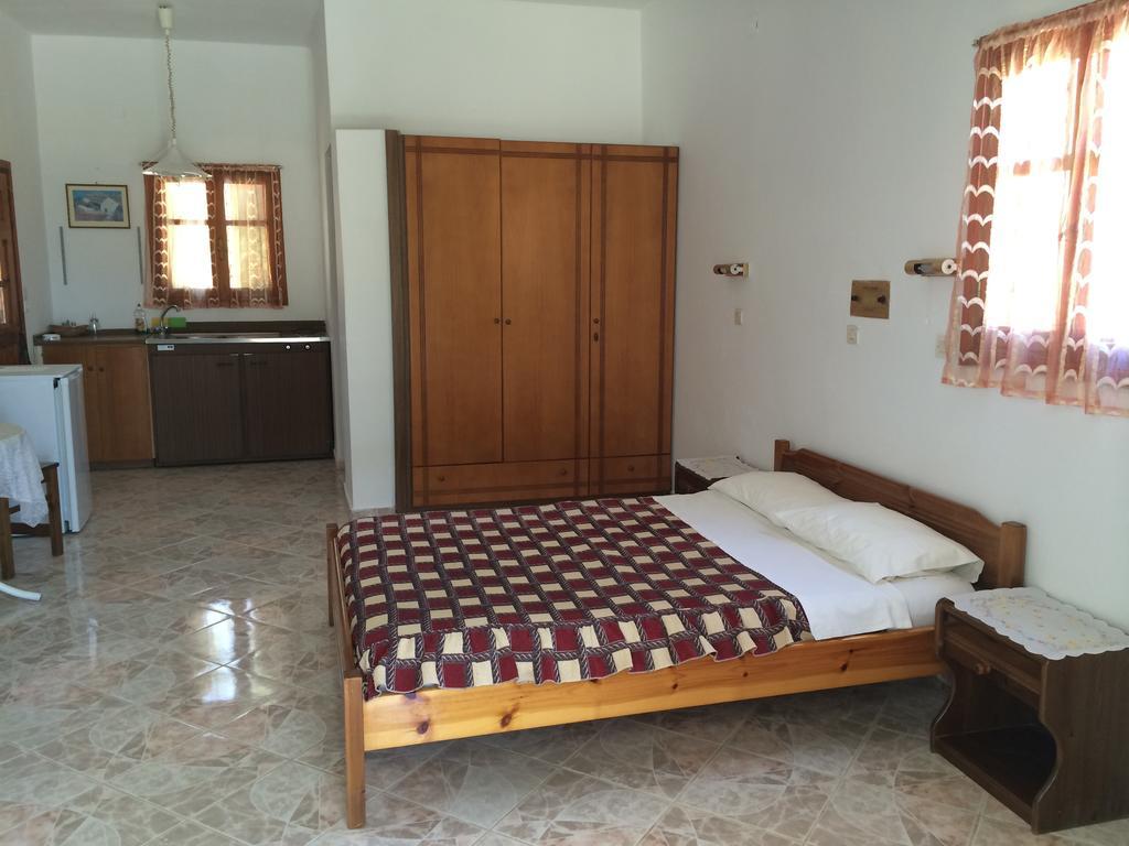Mihalis Studios Lakki  Bilik gambar