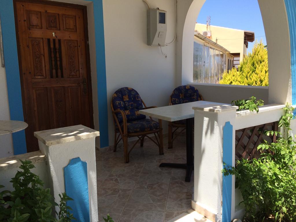 Mihalis Studios Lakki  Bilik gambar