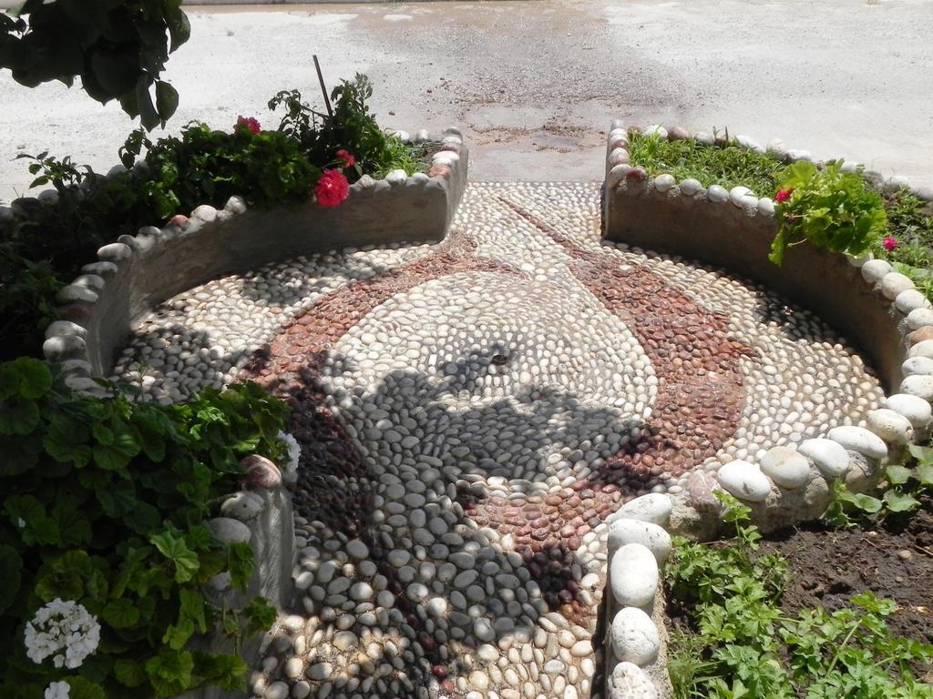 Mihalis Studios Lakki  Bilik gambar