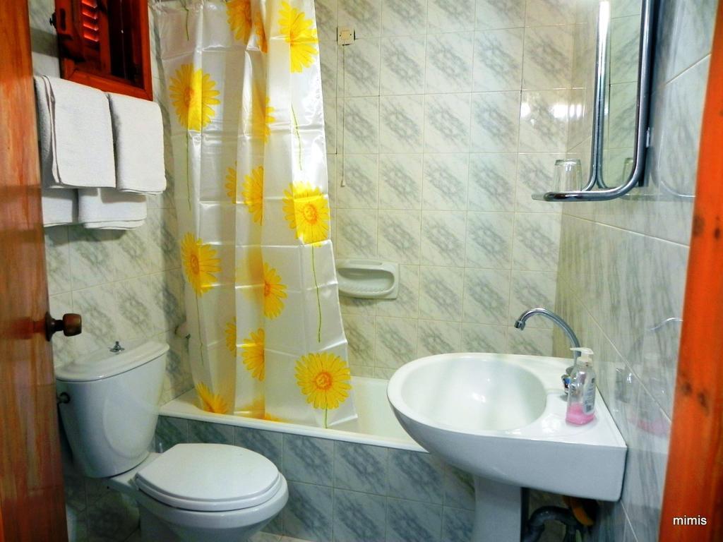 Mihalis Studios Lakki  Bilik gambar