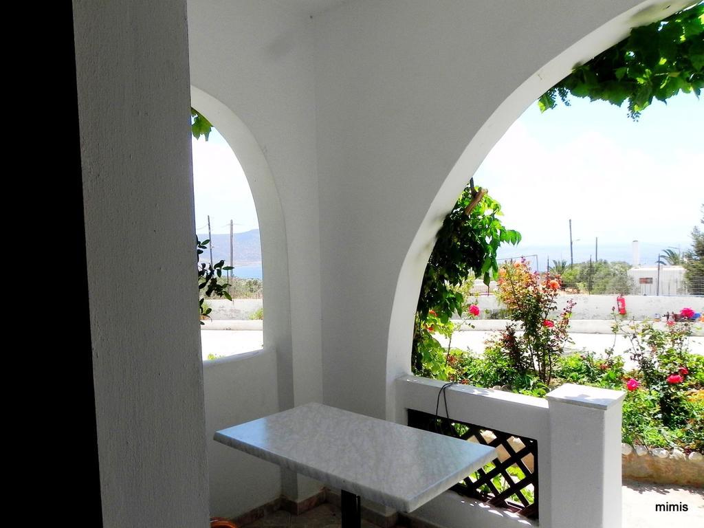 Mihalis Studios Lakki  Bilik gambar